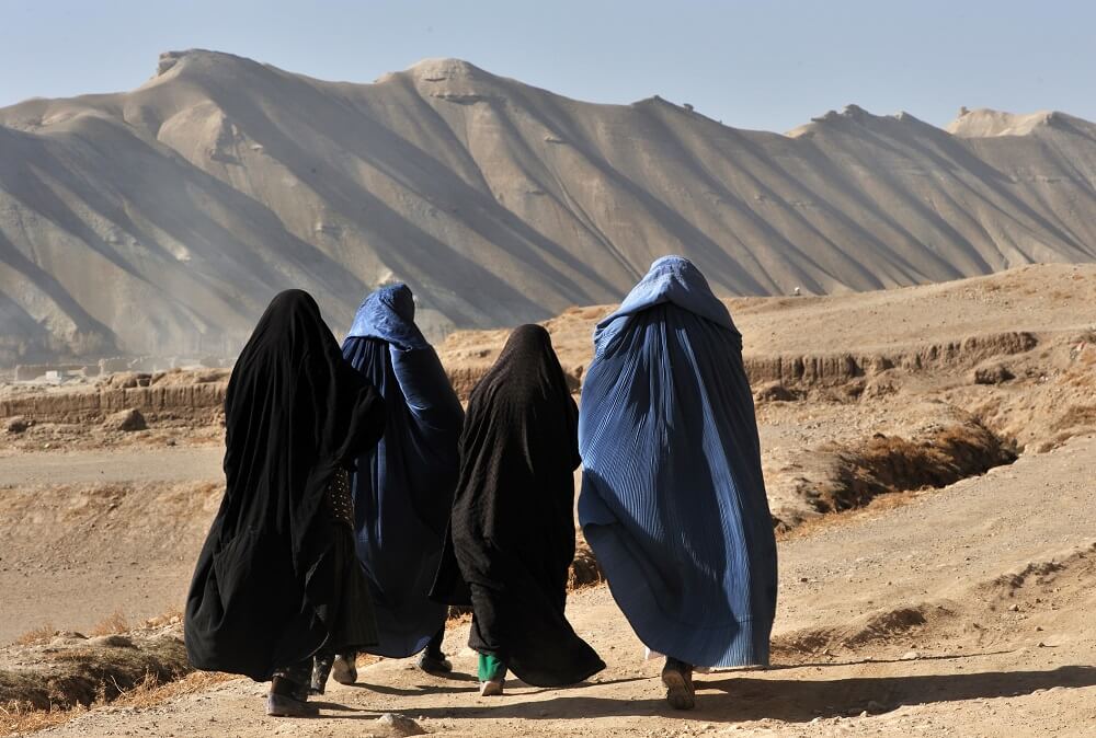 Come sono trattate le donne dai talebani