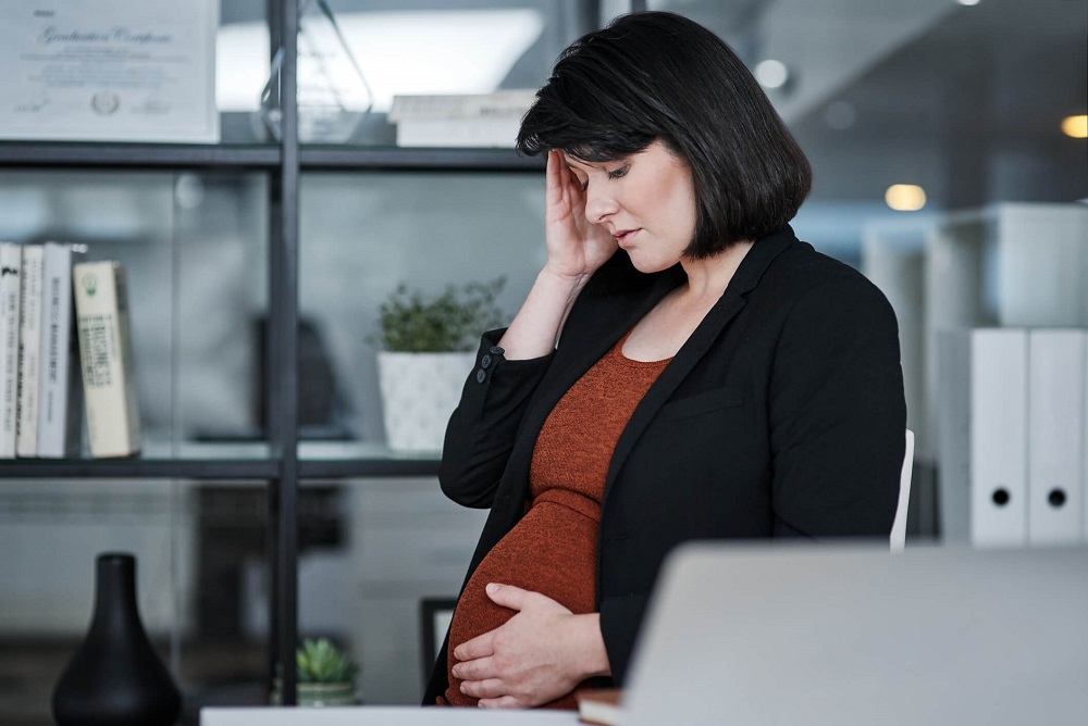 Le difficoltà nella gestione famiglia-lavoro cominciano in gravidanza